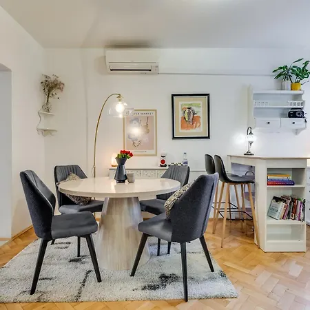 Testament Old Town Apartment